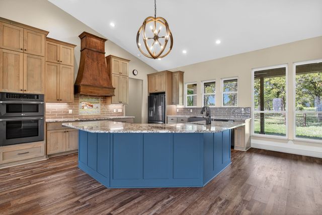 990 Doss Road, Millsap, TX 76066