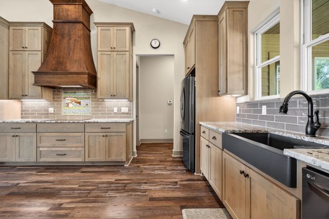 990 Doss Road, Millsap, TX 76066