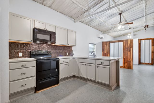 990 Doss Road, Millsap, TX 76066