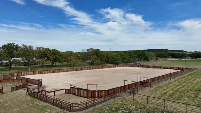990 Doss Road, Millsap, TX 76066