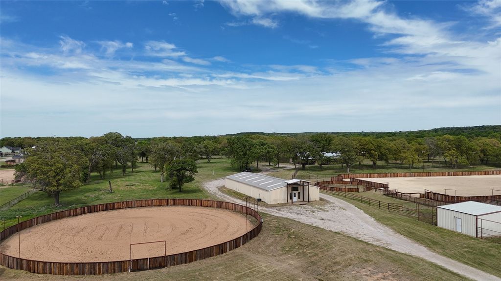 990 Doss Road, Millsap, TX 76066