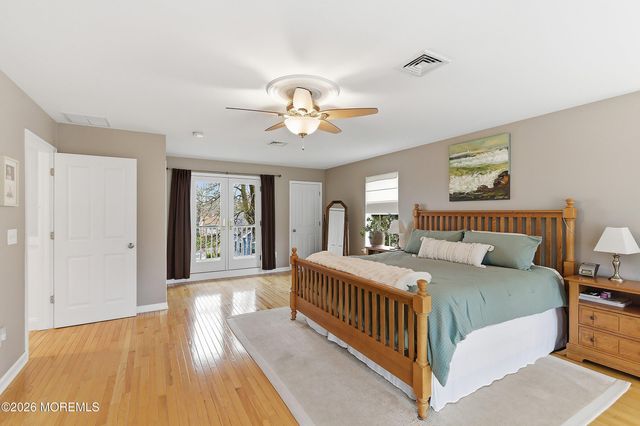 136 W End Avenue, Island Heights, NJ 08732