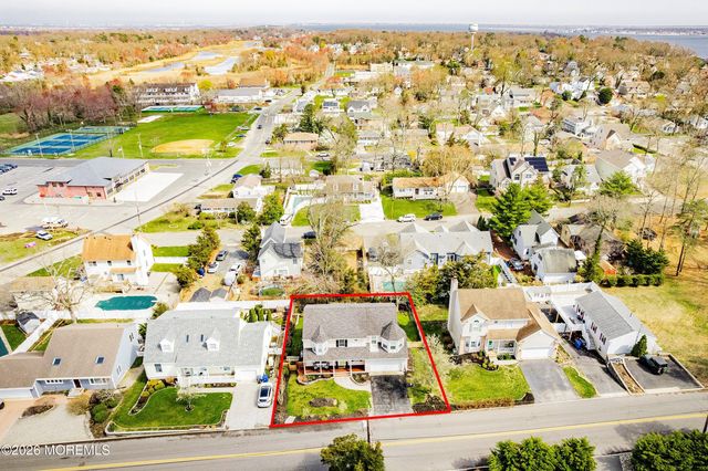 136 W End Avenue, Island Heights, NJ 08732