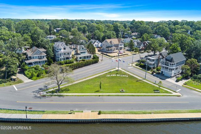 136 W End Avenue, Island Heights, NJ 08732