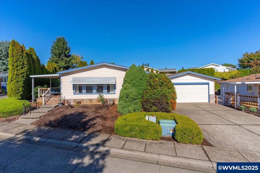 Image 1 of property listing at 2120 Robins (#112) Ln SE 112, Salem, OR 97306