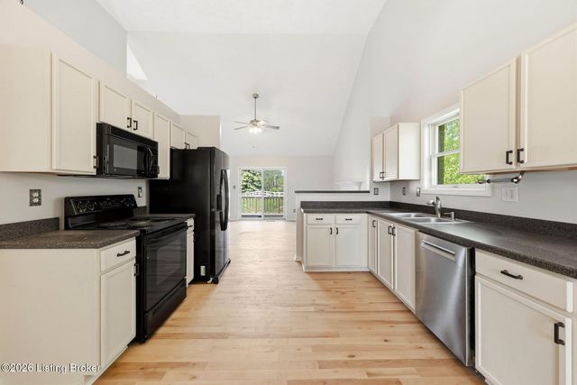 4029 Orchard Lake Dr, Louisville, KY 40218