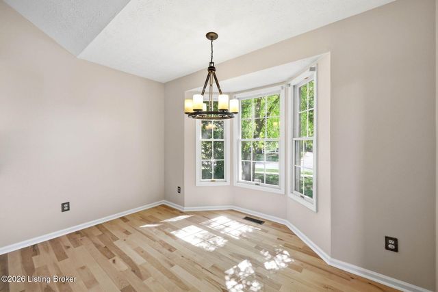 4029 Orchard Lake Dr, Louisville, KY 40218