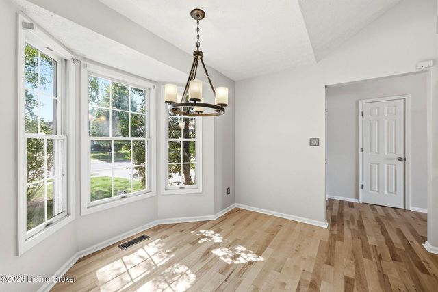 4029 Orchard Lake Dr, Louisville, KY 40218
