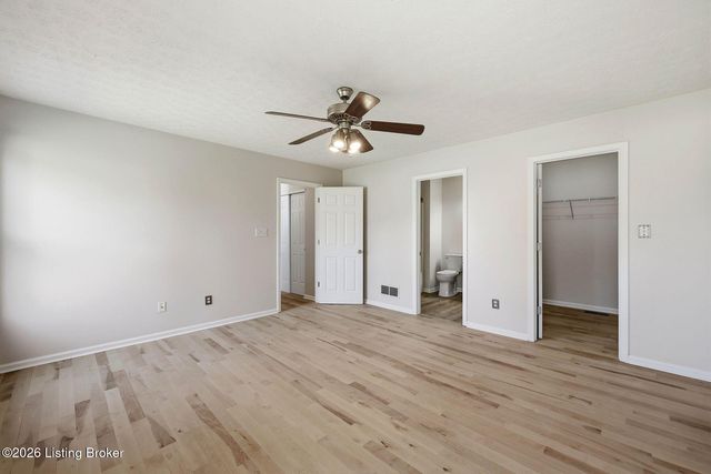 4029 Orchard Lake Dr, Louisville, KY 40218