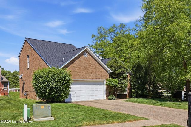 4029 Orchard Lake Dr, Louisville, KY 40218