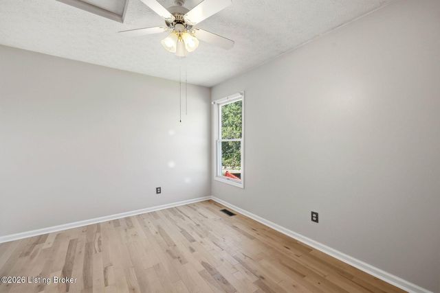 4029 Orchard Lake Dr, Louisville, KY 40218