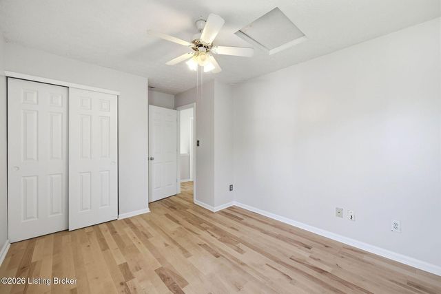 4029 Orchard Lake Dr, Louisville, KY 40218