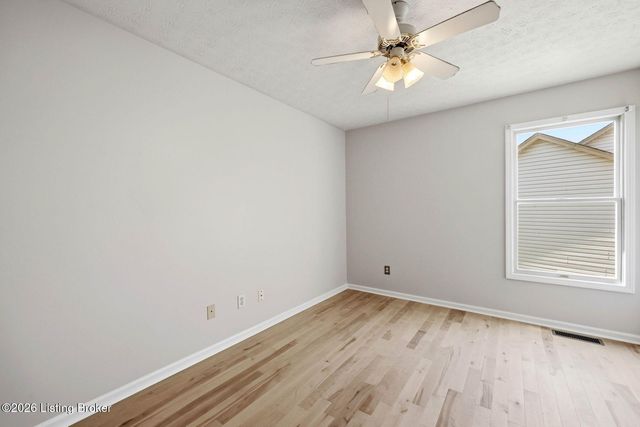 4029 Orchard Lake Dr, Louisville, KY 40218