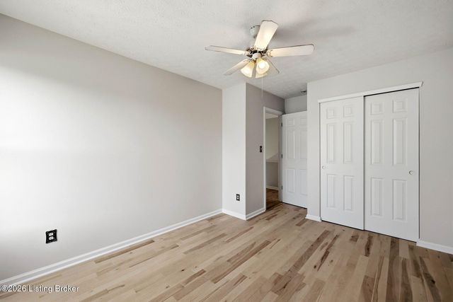 4029 Orchard Lake Dr, Louisville, KY 40218