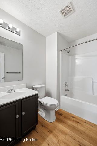 4029 Orchard Lake Dr, Louisville, KY 40218