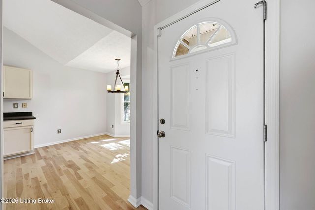 4029 Orchard Lake Dr, Louisville, KY 40218