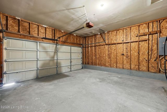 4029 Orchard Lake Dr, Louisville, KY 40218