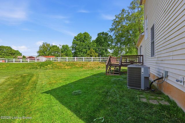 4029 Orchard Lake Dr, Louisville, KY 40218