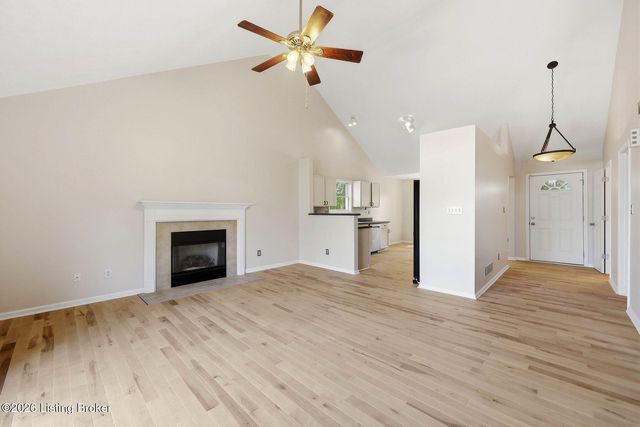 4029 Orchard Lake Dr, Louisville, KY 40218