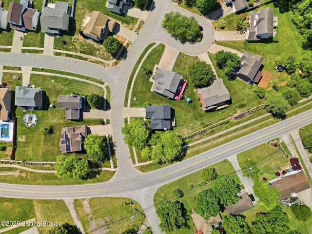 4029 Orchard Lake Dr, Louisville, KY 40218