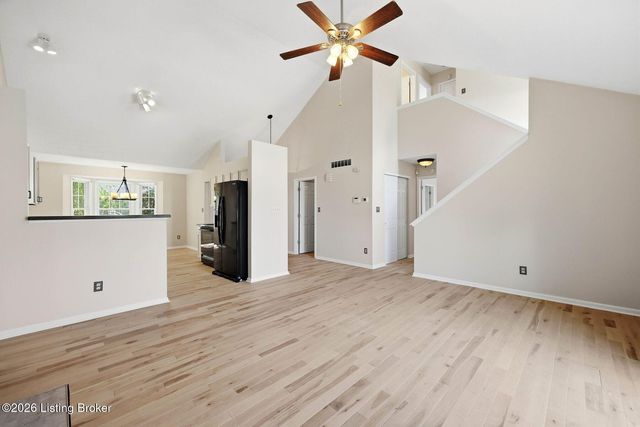 4029 Orchard Lake Dr, Louisville, KY 40218