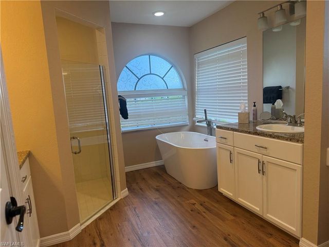 527 40th TER, Cape Coral, FL 33914