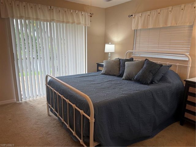 527 40th TER, Cape Coral, FL 33914