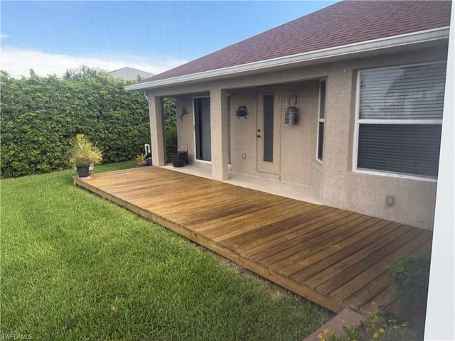 527 40th TER, Cape Coral, FL 33914