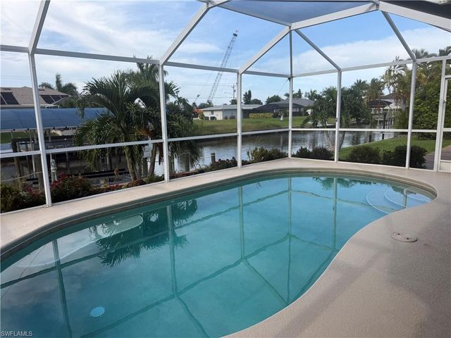 527 40th TER, Cape Coral, FL 33914