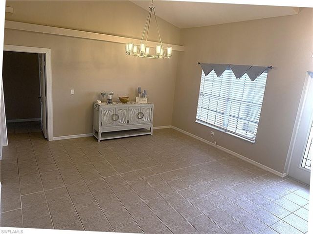527 40th TER, Cape Coral, FL 33914