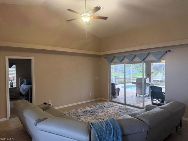 527 40th TER, Cape Coral, FL 33914