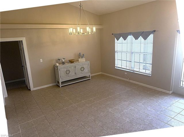 527 40th TER, Cape Coral, FL 33914