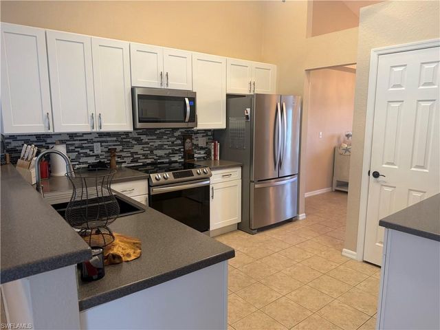 527 40th TER, Cape Coral, FL 33914