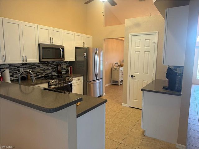527 40th TER, Cape Coral, FL 33914
