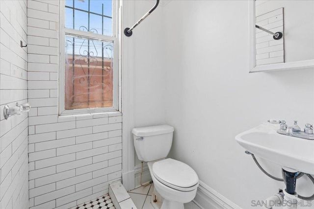 906 A Ave, National City, CA 91950