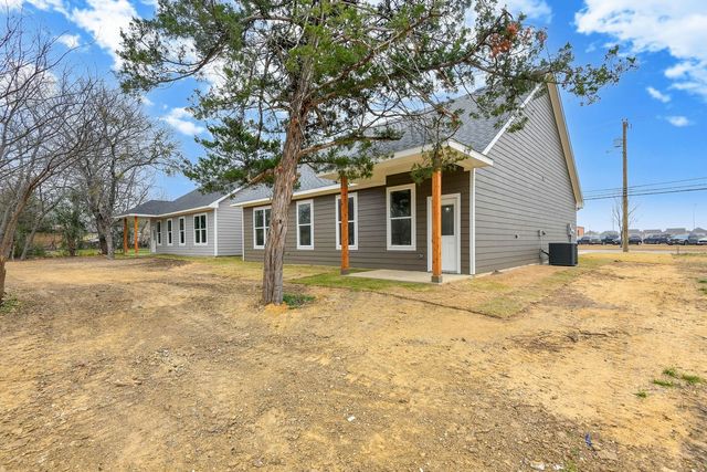 605 N Getzendaner Street, Waxahachie, TX 75165