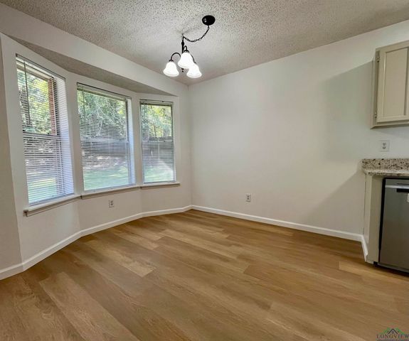 1612 E Leach St, Kilgore, TX 75662