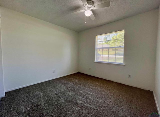 1612 E Leach St, Kilgore, TX 75662