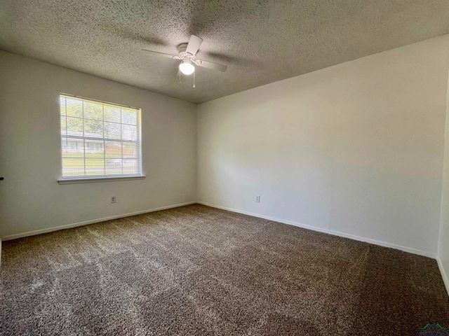 1612 E Leach St, Kilgore, TX 75662