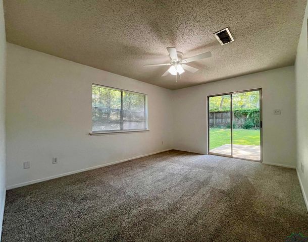 1612 E Leach St, Kilgore, TX 75662