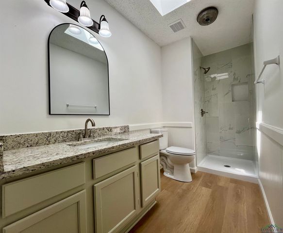 1612 E Leach St, Kilgore, TX 75662