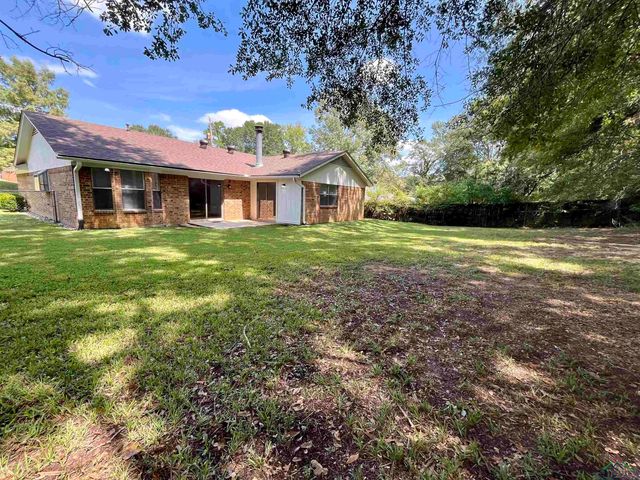 1612 E Leach St, Kilgore, TX 75662