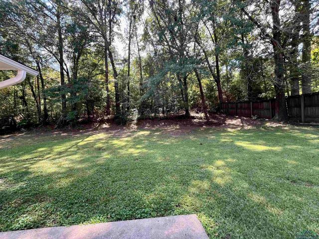 1612 E Leach St, Kilgore, TX 75662