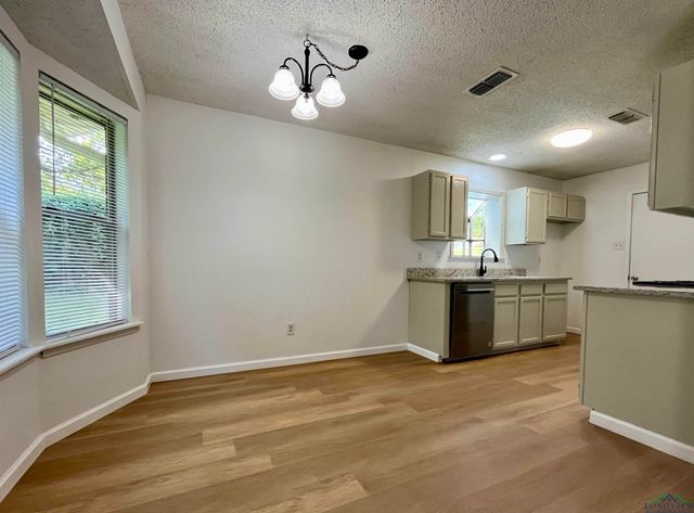 1612 E Leach St, Kilgore, TX 75662