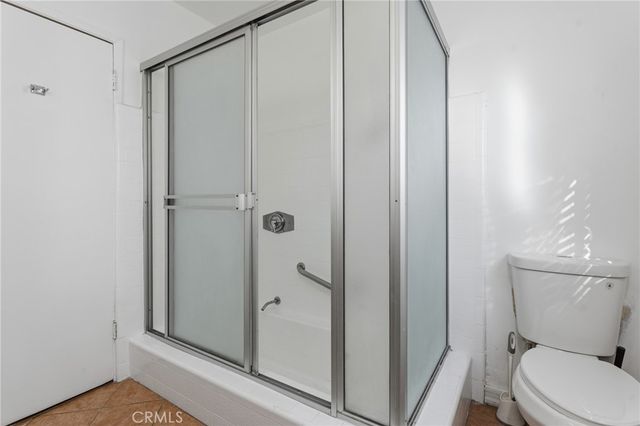 22727 Collins Street, Woodland Hills, CA 91367