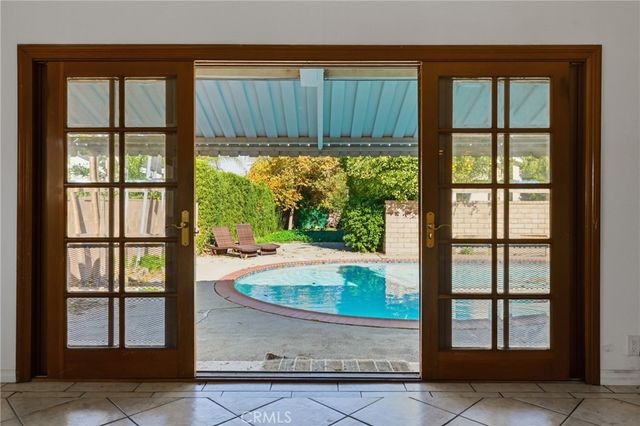 22727 Collins Street, Woodland Hills, CA 91367