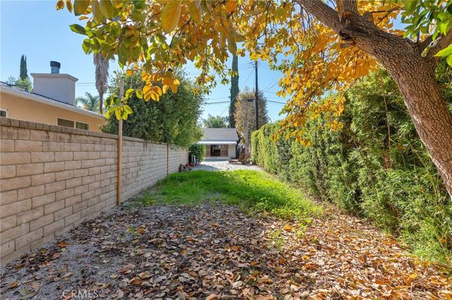 22727 Collins Street, Woodland Hills, CA 91367