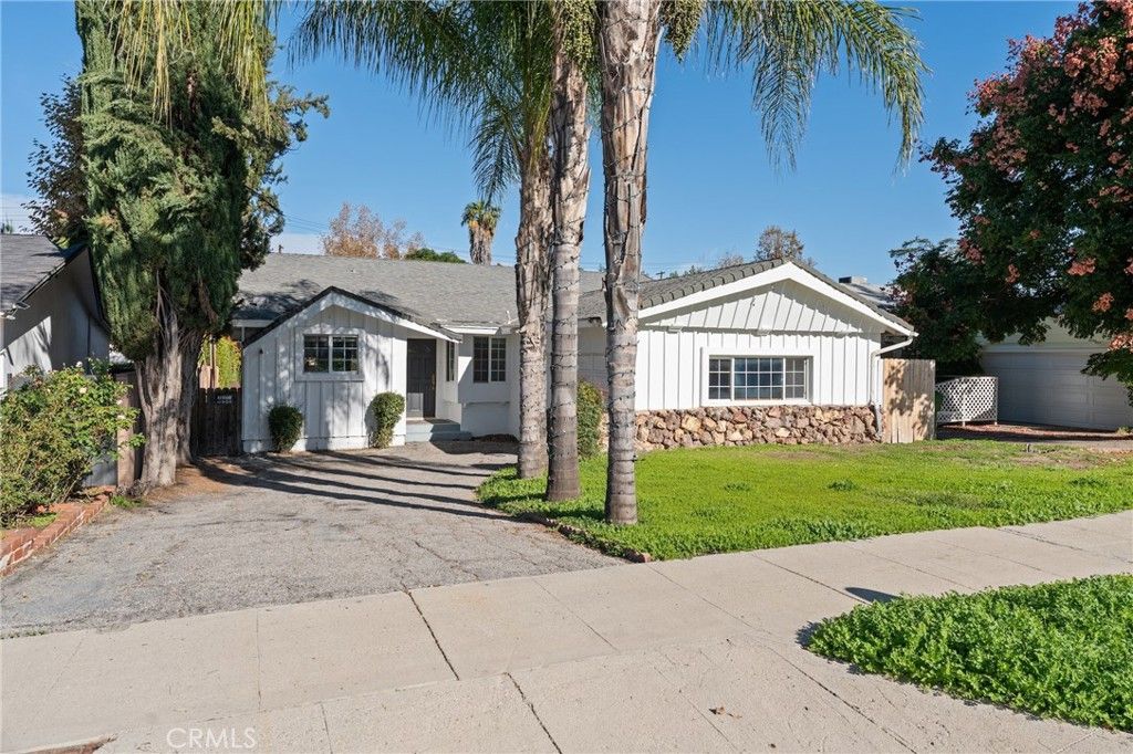 Image 1 of property listing at 22727 Collins Street, Woodland Hills, CA 91367