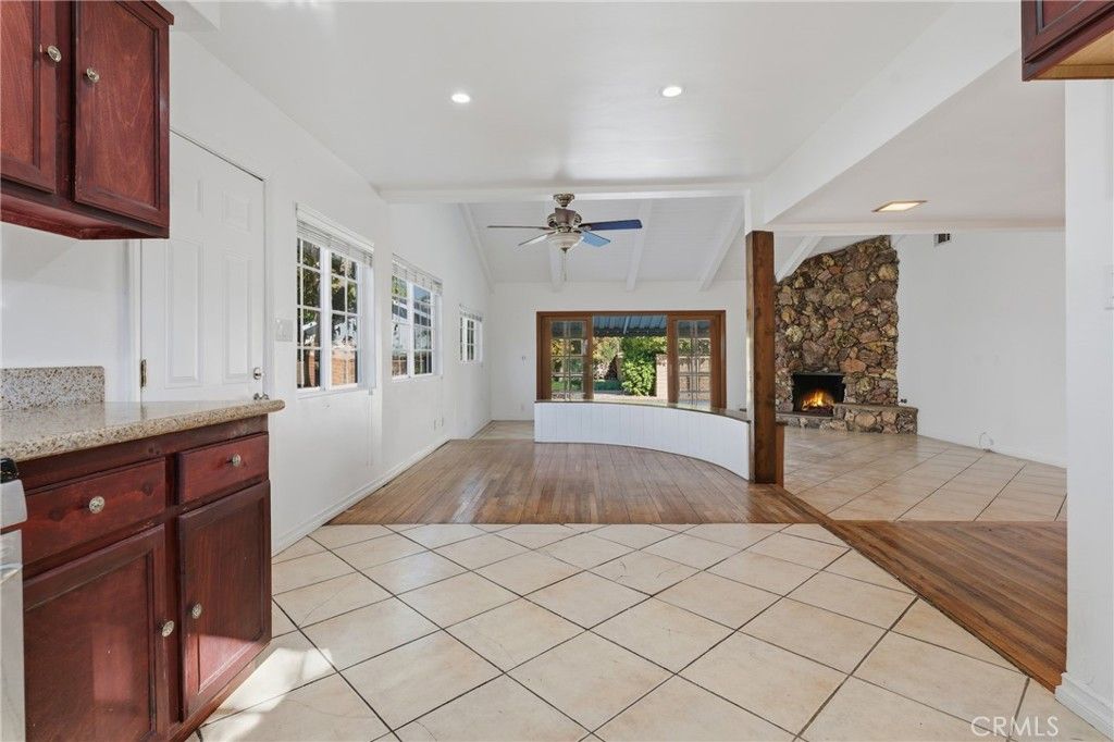 Image 12 of property listing at 22727 Collins Street, Woodland Hills, CA 91367