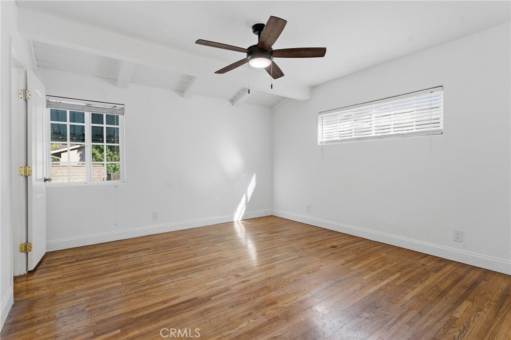 Image 13 of property listing at 22727 Collins Street, Woodland Hills, CA 91367